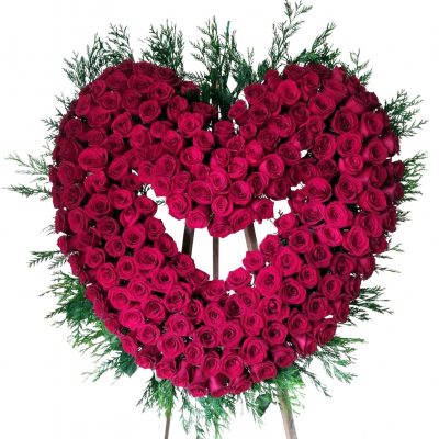 Corazón de flores funerarias grande de rosas rojas